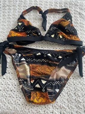 VENUS Black and Orange Patterned Halter Bikini Set
